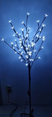 LED dekoratívny stromček so stojanom 150cm Studená biela