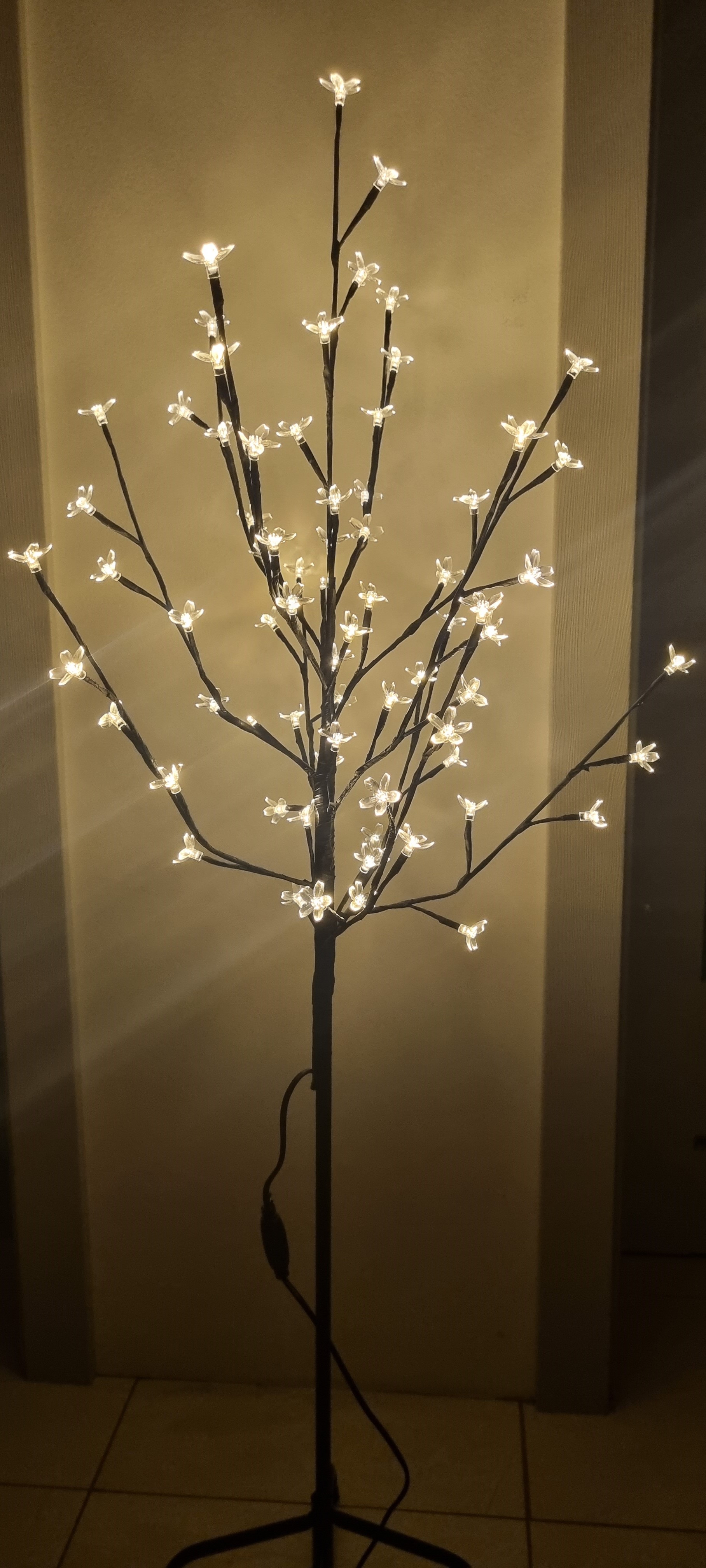 LED dekoratívny stromček so stojanom 120cm Teplá biela