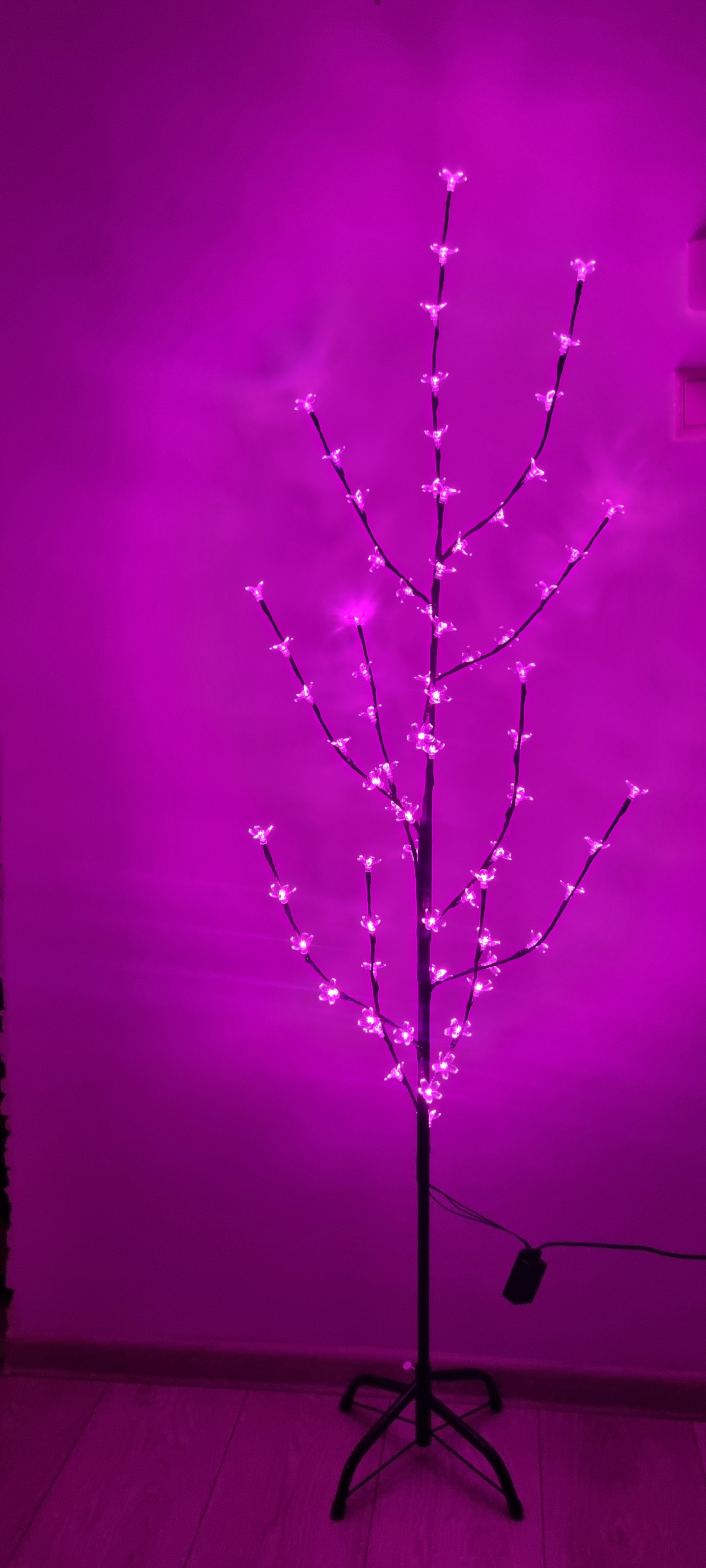 LED dekoratívny stromček so stojanom 150cm Ružový
